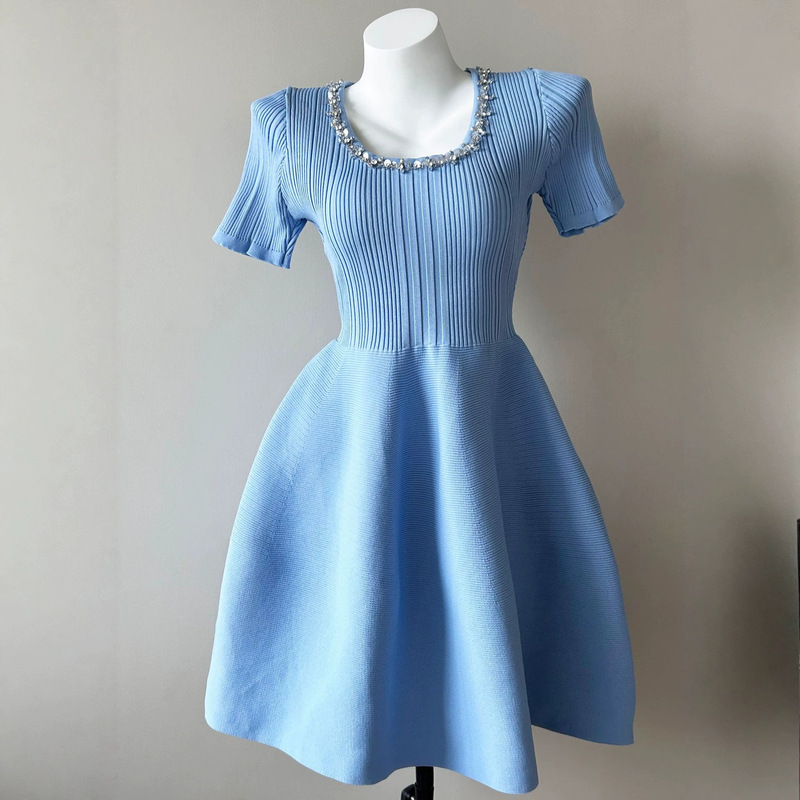 Diamond-Studded U-Neck Knitted Dress with a Cinched Waist, Elegant Short-Sleeve Puffy Skirt for Women, Petite Slim-Fit Cocktail Dress