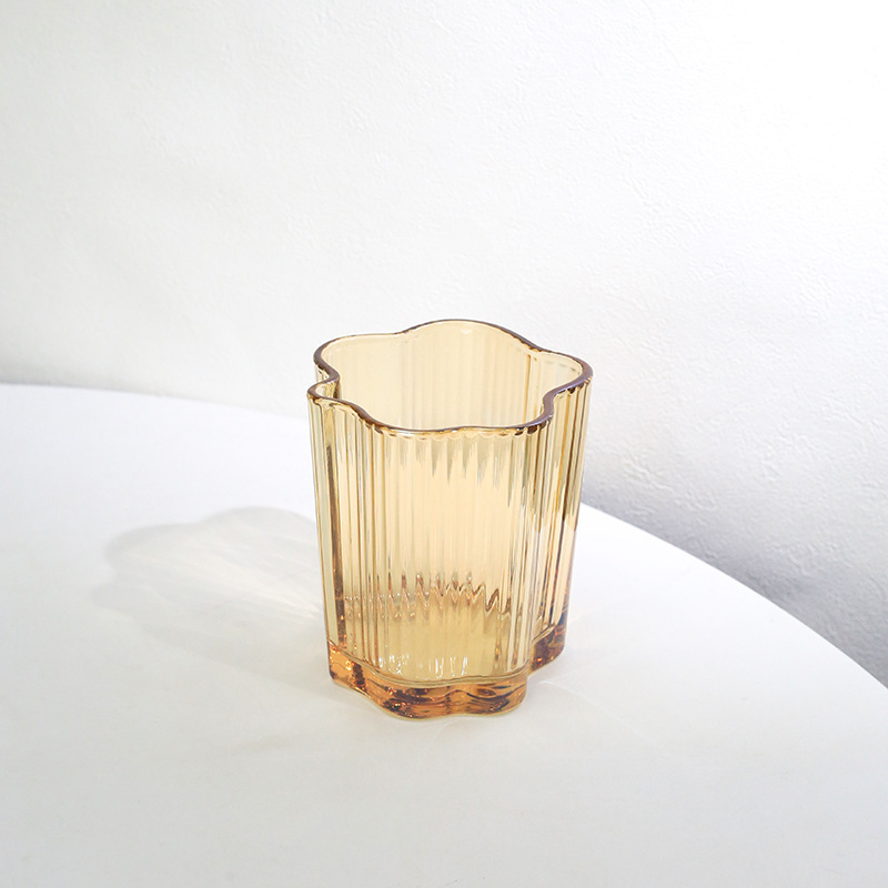 구름 물 컵 중간