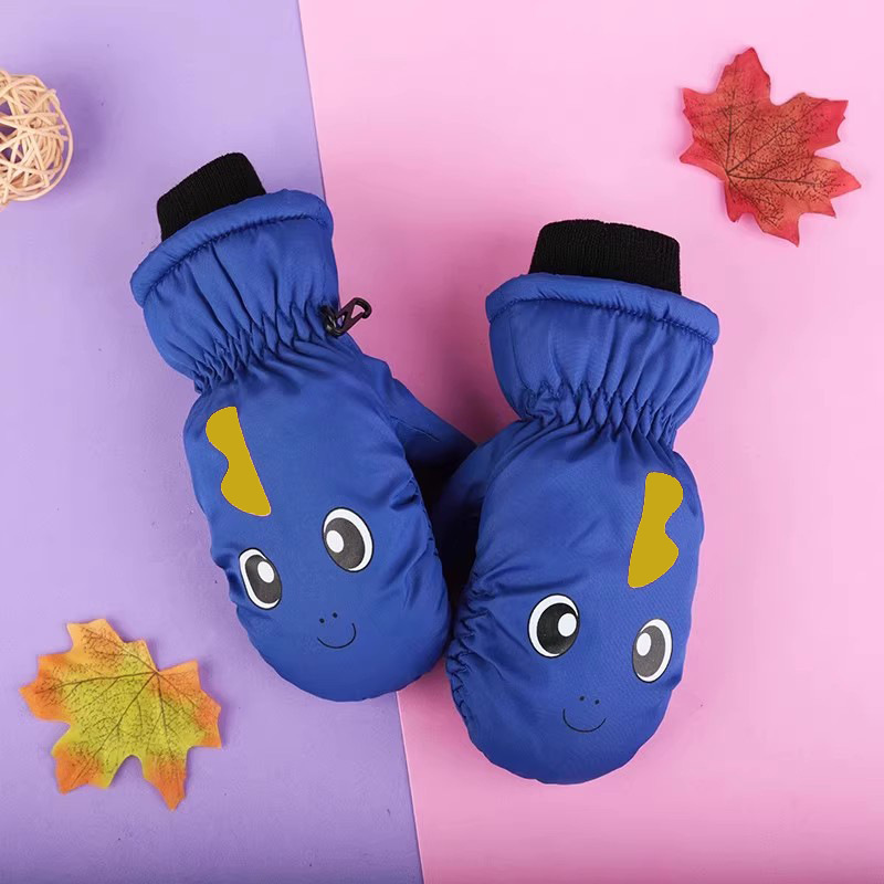3-10 años de edad de invierno bolso de dedo de los niños de tres capas de terciopelo grueso cálido a prueba de viento impermeable nieve dibujos animados guantes tapados