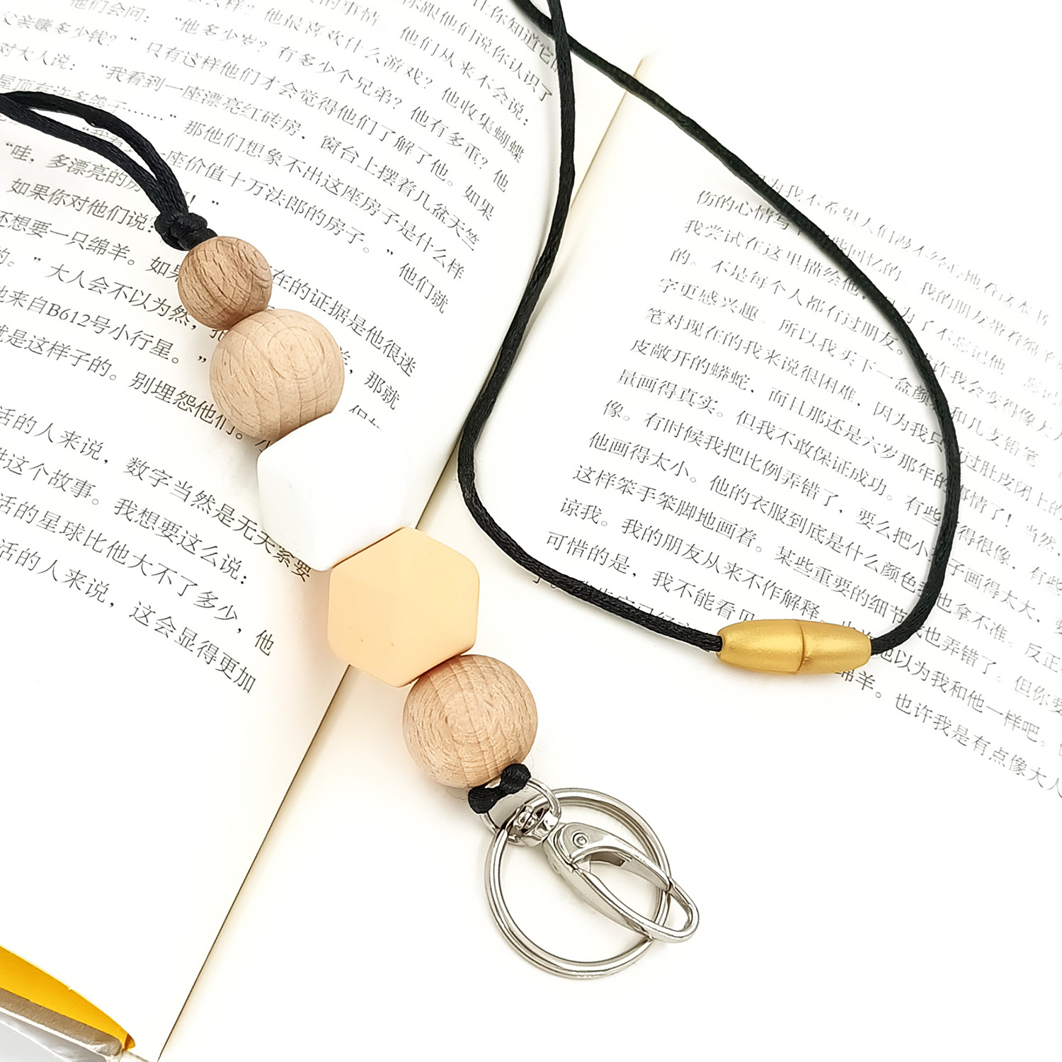 Amazon Hot Selling Spot Wooden Beads Badge Clip Key Easy Pull Buckle Work Card Long Sweater Lanyard Necklace