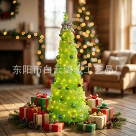 圣诞树;圣诞装饰品;拉花、彩带