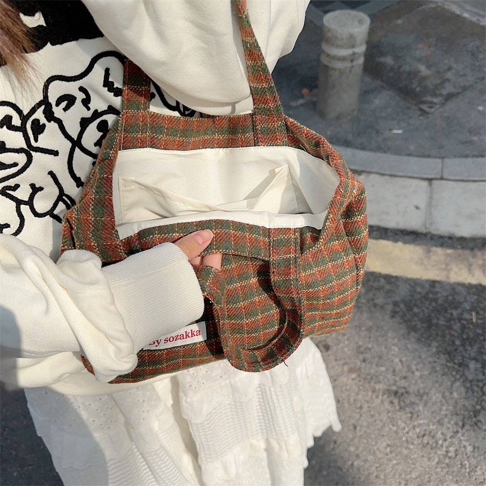 311021 Simple ins retro style woolen multi-color handbag for women, 2023 new checkered autumn and winter women's bag undefined
