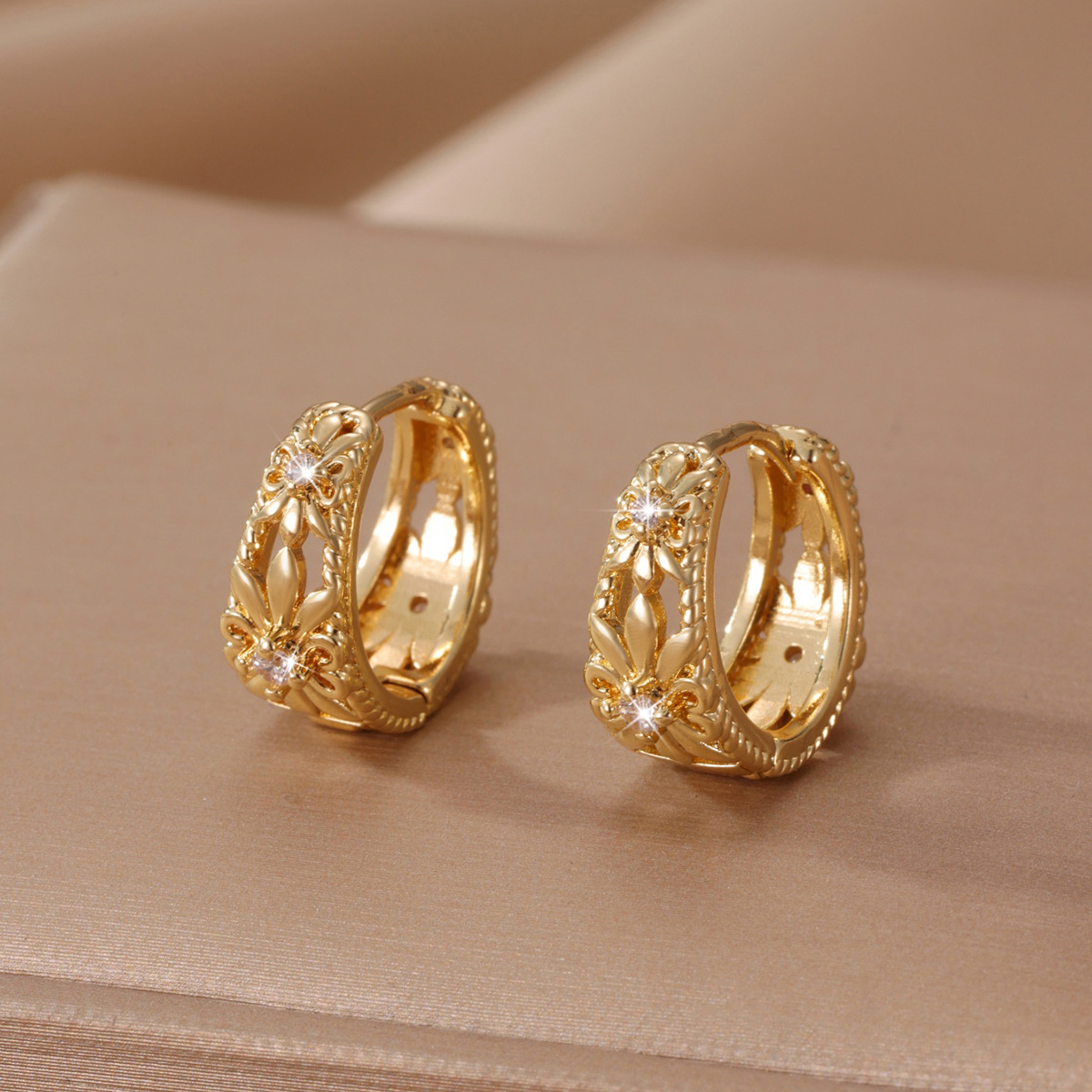 2026 Amazon Bestseller: Luxurious and Elegant Gold Metal Zircon Inlaid Hollow Flower Hoop Earrings for Women, Niche Jewelry
