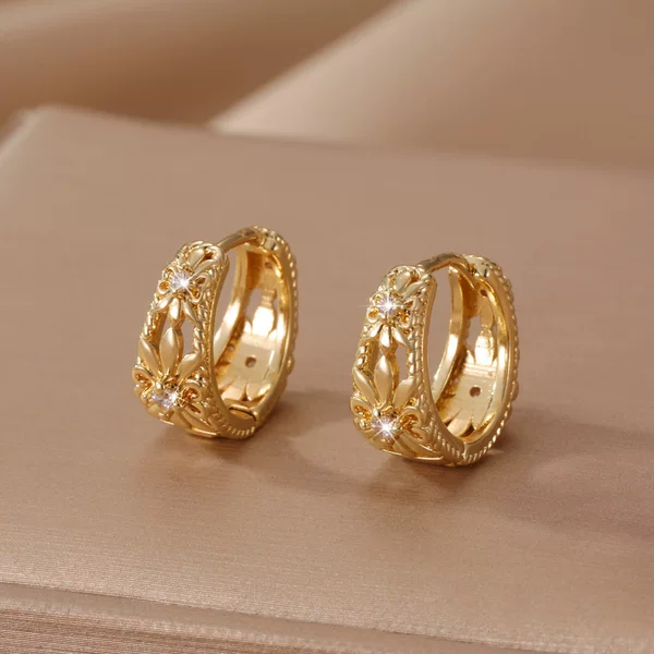 2026 Amazon Bestseller: Luxurious and Elegant Gold Metal Zircon Inlaid Hollow Flower Hoop Earrings for Women, Niche Jewelry