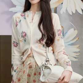 PD深圳南油女装2026秋款彩色花朵印花软糯单排扣长袖羊毛针织开衫