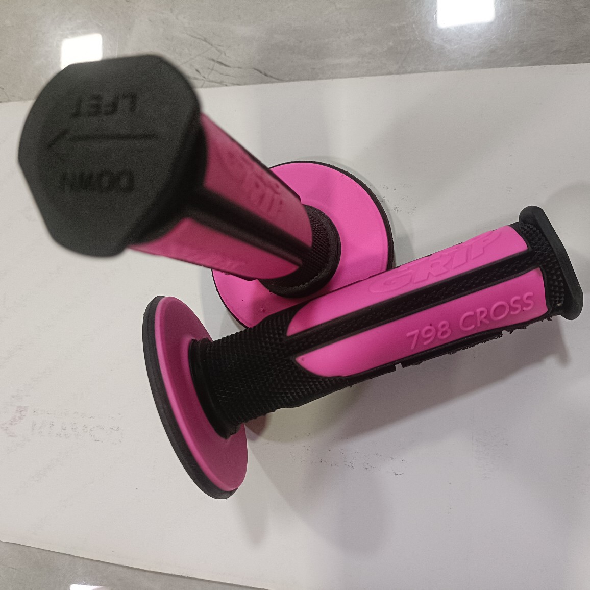 Cerveza en forma abre botellas para motociclistas mango adhesivo transparente accesorios de modificación de fibra de carbono del sudeste asiático de Indonesia