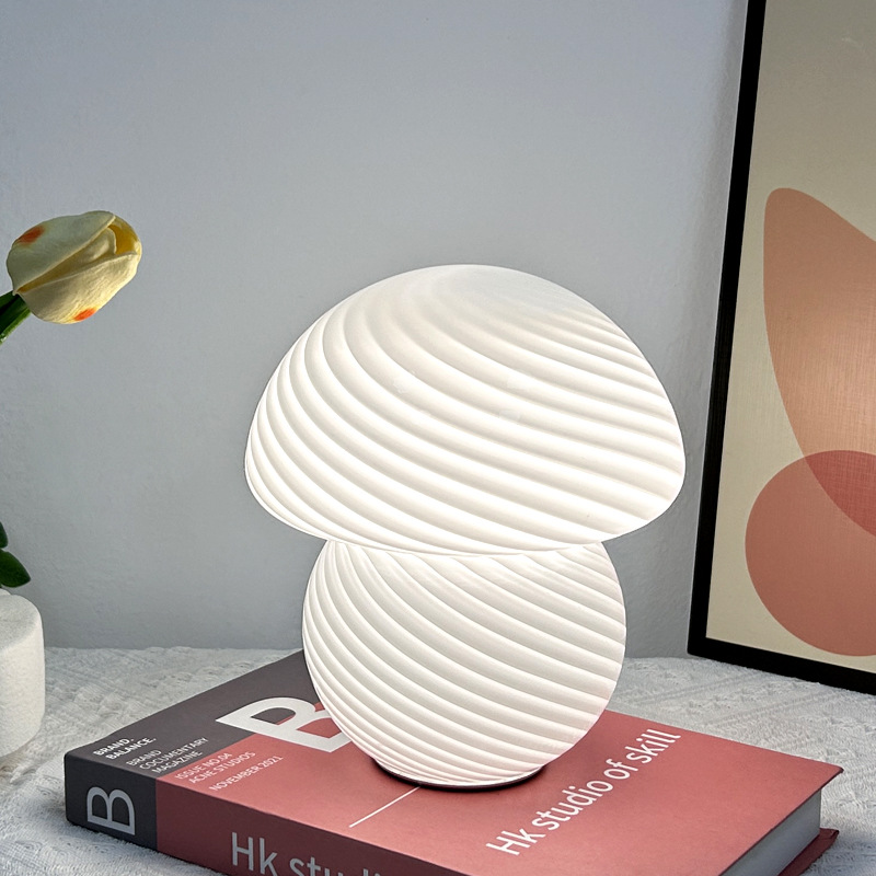 Lámpara de mesa para dormitorio, lámpara de noche de lujo, estudio, comedor, decoración de hotel, lámpara de cristal a rayas regulable de estilo americano, estilo de lujo ligero.