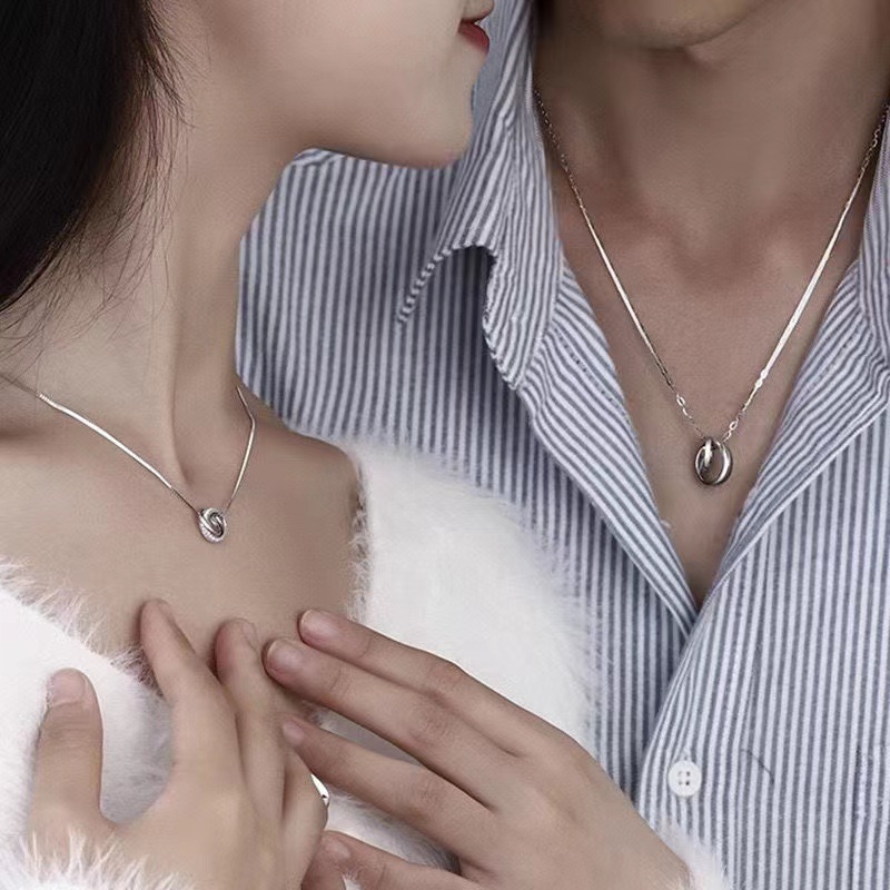 Modern Mobius Pendant Necklace For Men In Stainless Steel_voghion.com