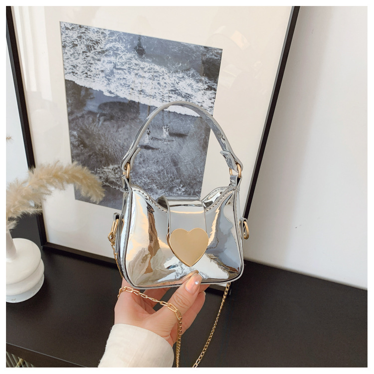 Unisex Pu Heart Shape Solid Color Elegant Streetwear Sewing Thread Square Hidden Buckle Shoulder Bag display picture 21