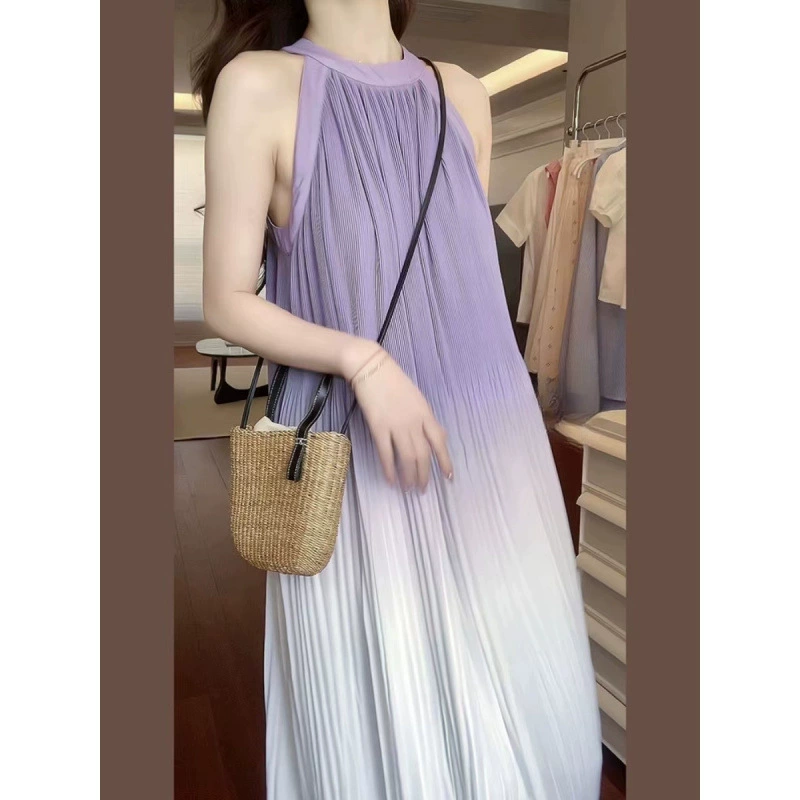Французское фиолетовое градиентное платье с открытыми плечами и воротником-халтер для женщин, лето 2025, новая плиссированная свободная юбка средней длины