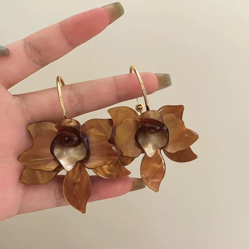 Retro Merrade curry plata aguja pendientes de moda versátil Hong Kong aretes de estilo ligero lujo alta sensación otoño invierno pendientes