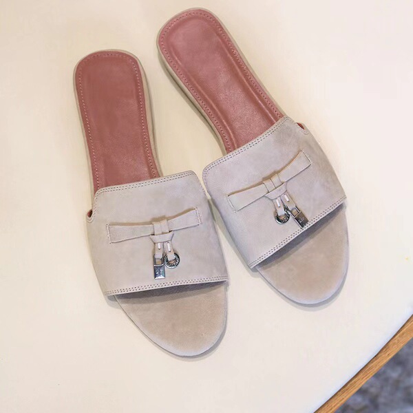 Fashionable retro slippers flat for leisure