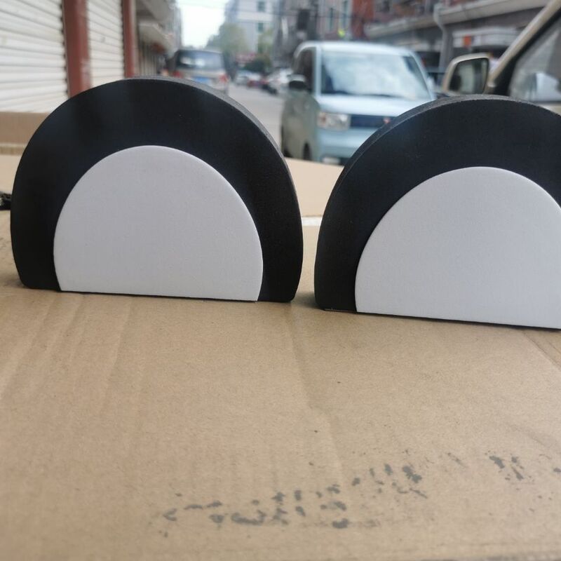 萌え主の車の屋根に熊耳の車の屋根を飾って萌え飾りを売って車のペアを探します。|undefined