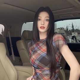 复古格子圆领短袖正肩T恤女夏季2024新款甜辣妹褶皱紧身显瘦上衣