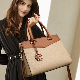 CCAMO����Ů���ճ�ͨ�ڰٴ��С���ӆμ�б������S���lһ�����l