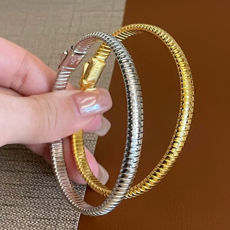 S925 pure silver Italian gas pipe textured elastic bracelet, simple and elegant, light luxury with a high-end feel S925 pure silver Italian gas pipe textured elastic bracelet, simple and elegant, light luxury with a high-end feel