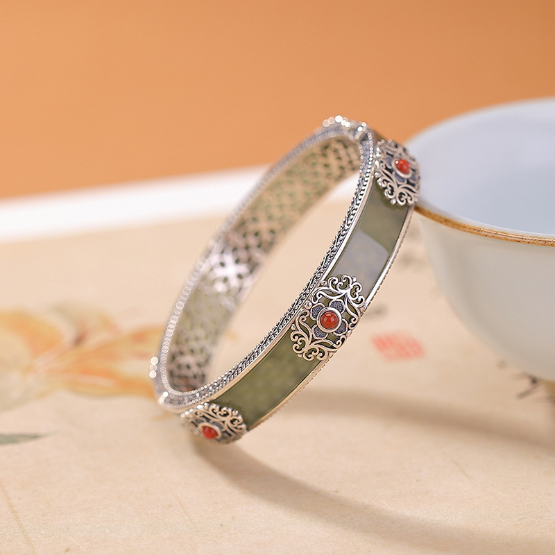 Vòng tay bạc S925 đính ngọc Hetian và sapphire đỏ phong cách retro Trung Hoa — một mảnh