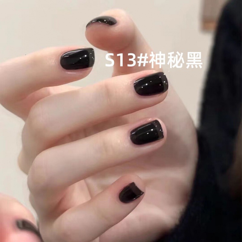 水性氷透裸色マニキュアがきらきらしています。|undefined