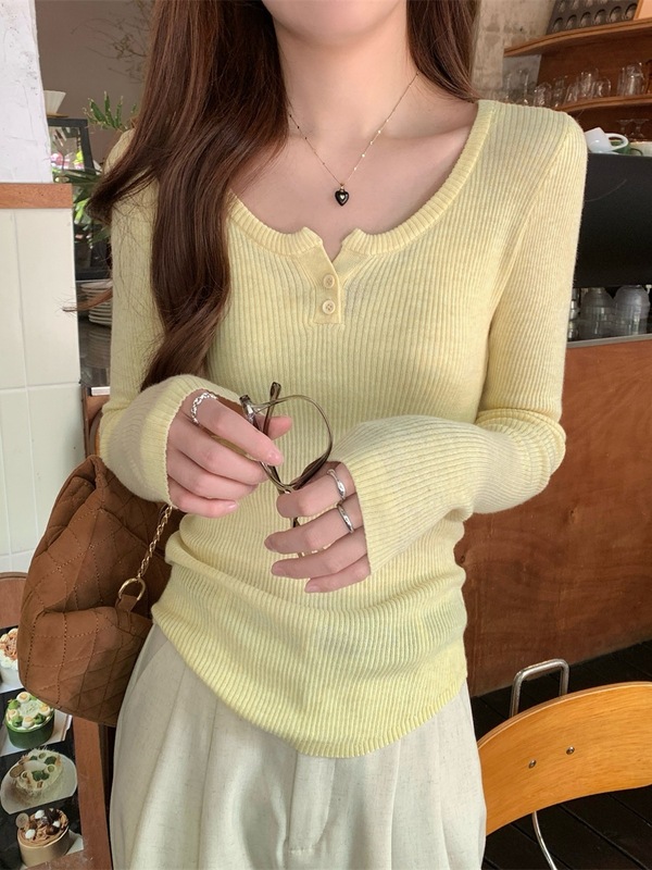 甜美u领嫩黄色针织毛衣女2025春秋修身bm绝美坑条纽扣长袖打底衫|undefined