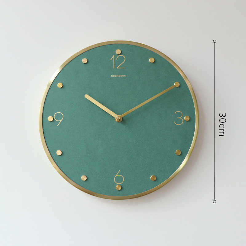 Metal mudo reloj de oscilación: Color de lujo ligero moderno lujo ligero ins Reloj de pared latón escala color MDF reloj cara