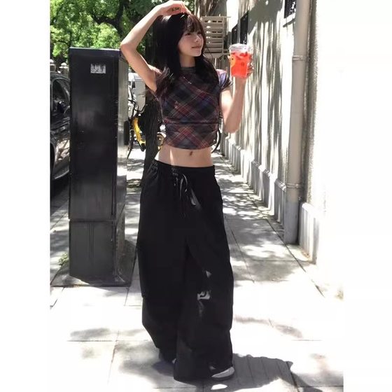 ReTro Plaid Round Neck ShorT-sleeved RighT Shoulder T-shirT for Women Summer 2024 New SweeT HoTTie PleaTed TighT Slimming Look Top