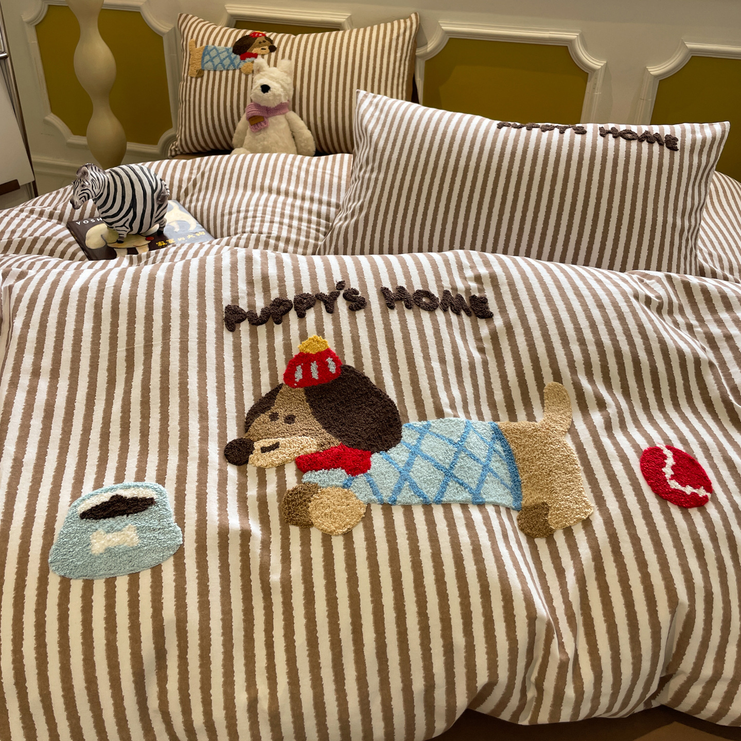 Toallas de algodón bordadas y molidas en la cama de cuatro piezas de algodón puro otoño y invierno cubierta de sopa de cama gruesa clase A nueva ropa de cama