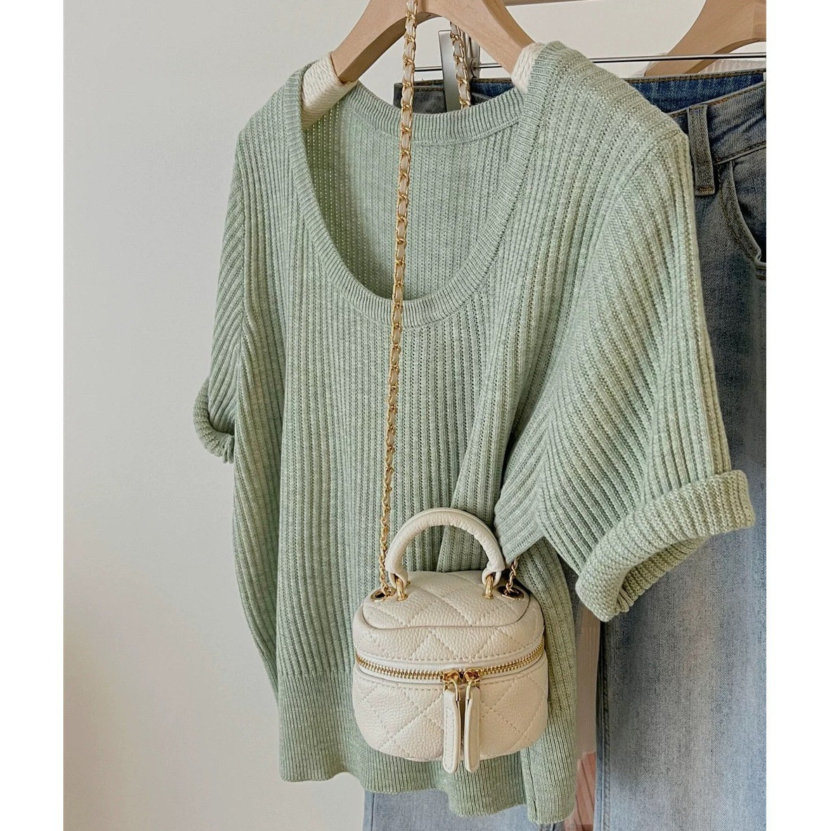 Beautiful U Collar Shoulder T-shirt Women's Summer Design Sense Knitted Shirt Short-sleeved Fashionable Age-reducing Green Slimming Top