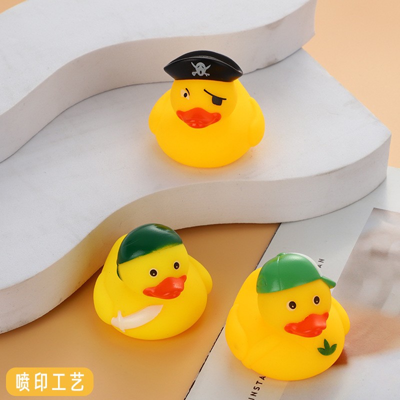 搪胶万圣节造型捏捏叫洗澡小鸭子玩具儿童戏水漂浮喷水小黄鸭定制