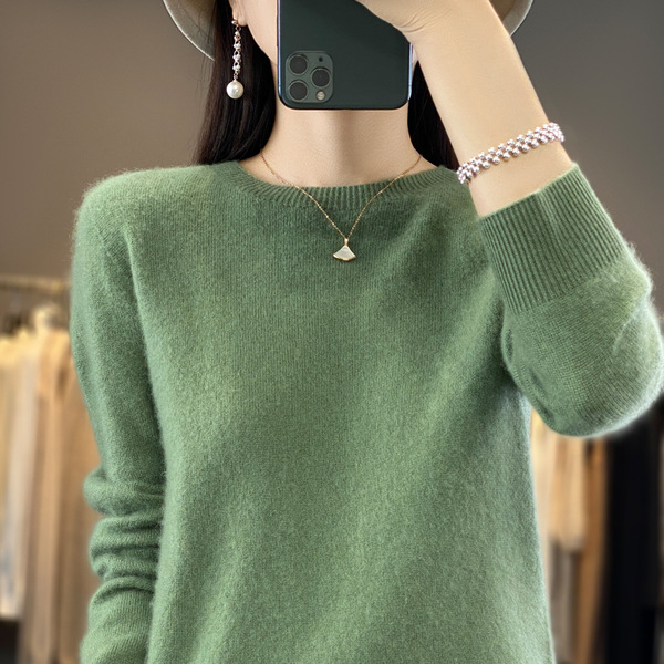 Woolen knitted sweater with a round collar