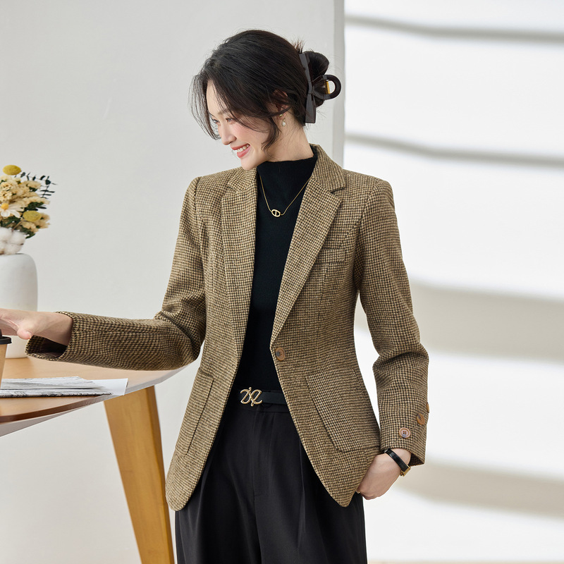 Brown long-sleeved blazer for women, casual tweed jacket, new autumn and winter style, professional casual fashion with an elegant temperament Brown long-sleeved blazer for women, casual tweed jacket, new autumn and winter style, professional casual fashion with an elegant temperament