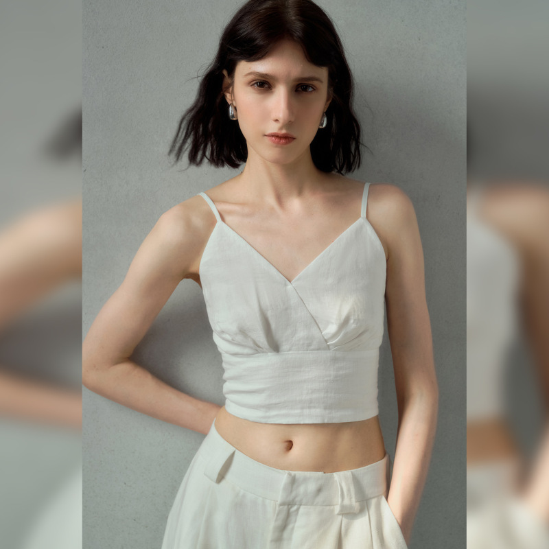 100% Hemp Camisole with V-Neck, Short Style, New for Spring/Summer 2026, High-End Feel, Refreshing Hemp Material, Can Be Worn as an Inner Layer or Outerwear 100% Hemp Camisole with V-Neck, Short Style, New for Spring/Summer 2026, High-End Feel, Refreshing Hemp Material, Can Be Worn as an Inner Layer or Outerwear