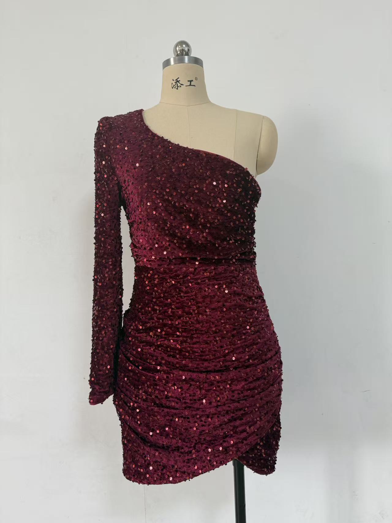 Abito elegante da sera bodycon con paillettes monospalla donna_voghion.com