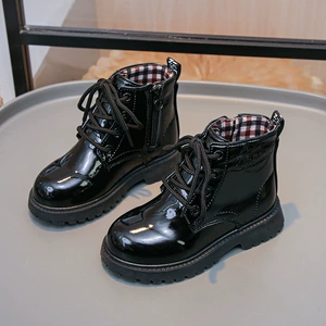 Martens, детские универсальные модные короткие сапоги в английском стиле, ботинки для мальчиков, модель весна/осень 2026 года, подходят для подростков, в британском стиле