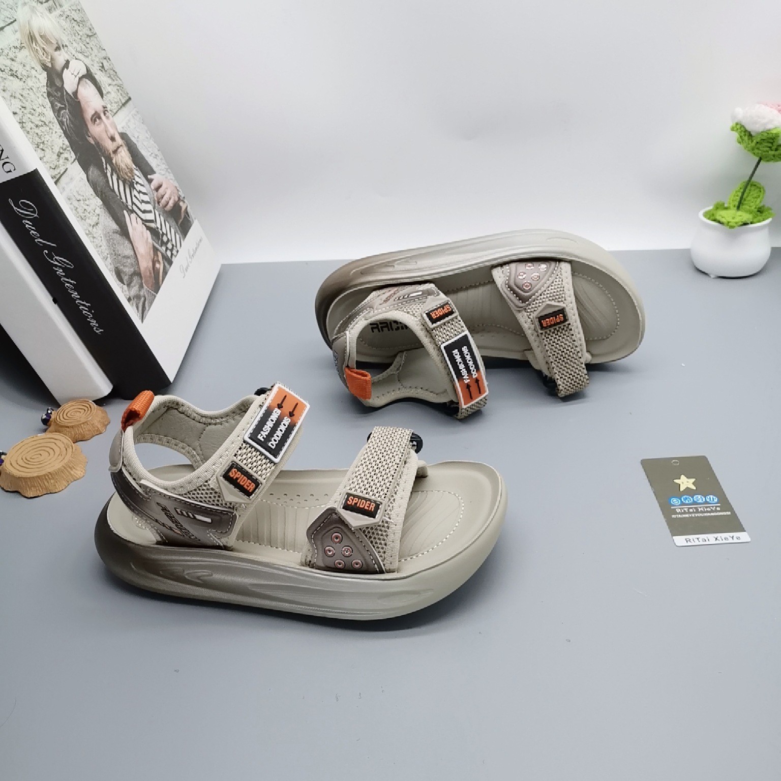 2025 verano estilo caliente retro hombre tesoro 9-12 años sandalias nuevo estilo a través de la red zapatos casuales zapatos deportivos zapatos de playa con hebilla móvil