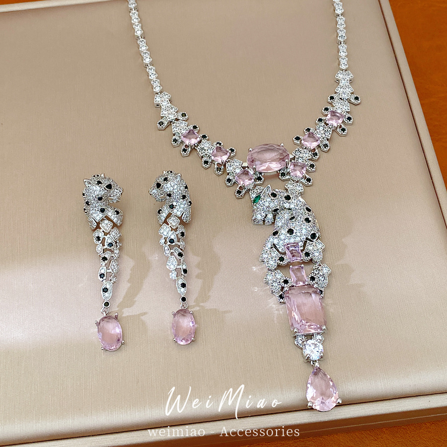 Corte exquisita zircon leopardo collar de hebilla cuadrada ligera de lujo nicho cadena de clavícula personalidad temperamento conjunto de joyas