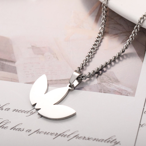 Cross-border trendy brand titanium steel replica three-leaf necklace, Instagram-style personalized clavicle chain—simple, cool, and trendy accessories for couples.