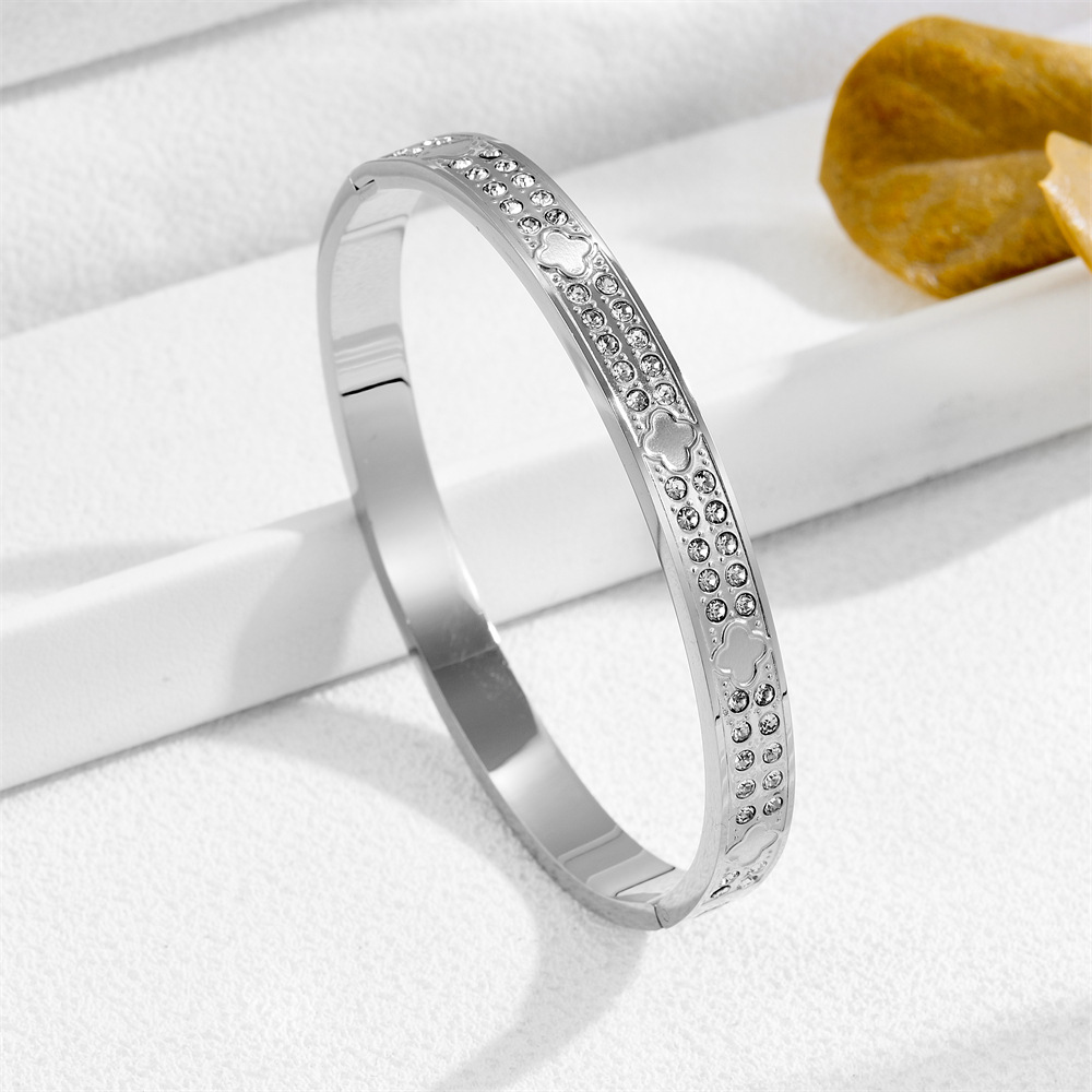 Titanium Steel Four Leaf Clover Bangle Elegant Luxurious Bracelet_voghion.com