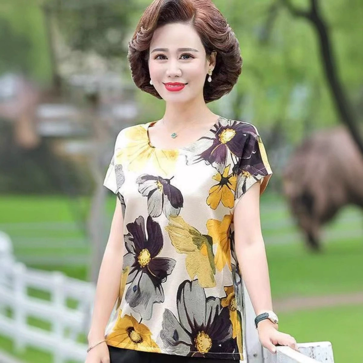 2025 летний новый ледяной шелк с принтом мама одежда среднего и пожилого возраста модная летняя свободная повседневная футболка большого размера