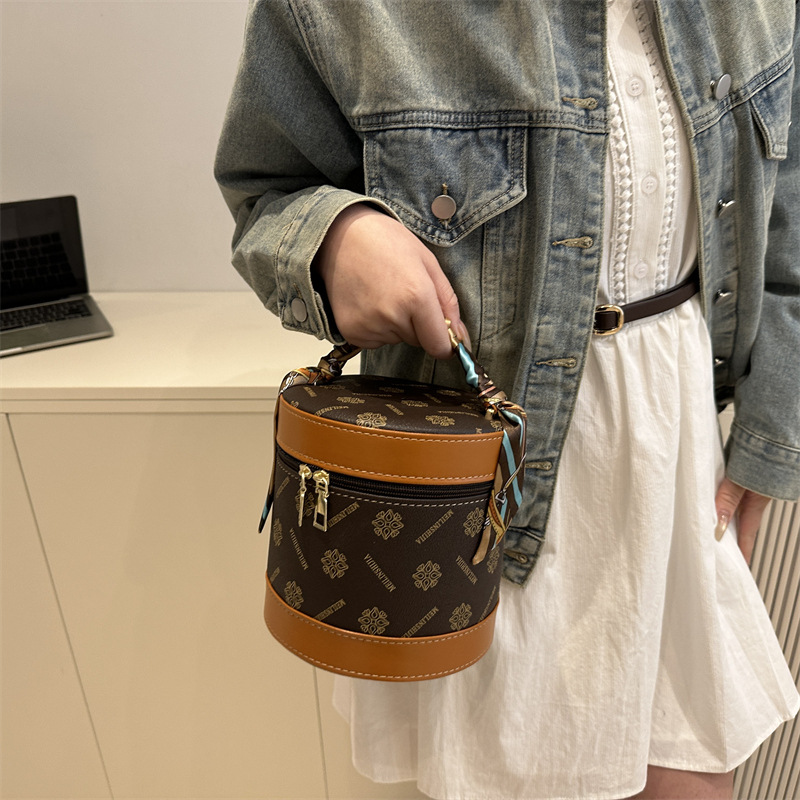 Diseño de nicho de estilo occidental tendencia de moda retro 2025 nuevo bolso de cubo hermoso bolso de mano de gran capacidad mujer