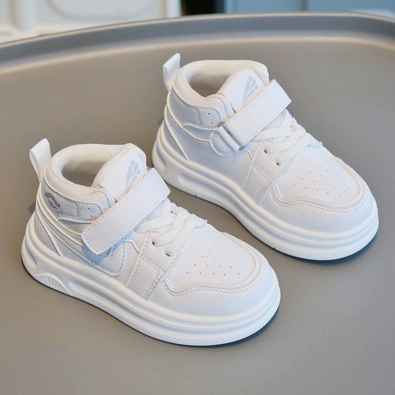 Маленькие белые туфли для детей 2025 весна и осень новые кроссовки для мальчиков