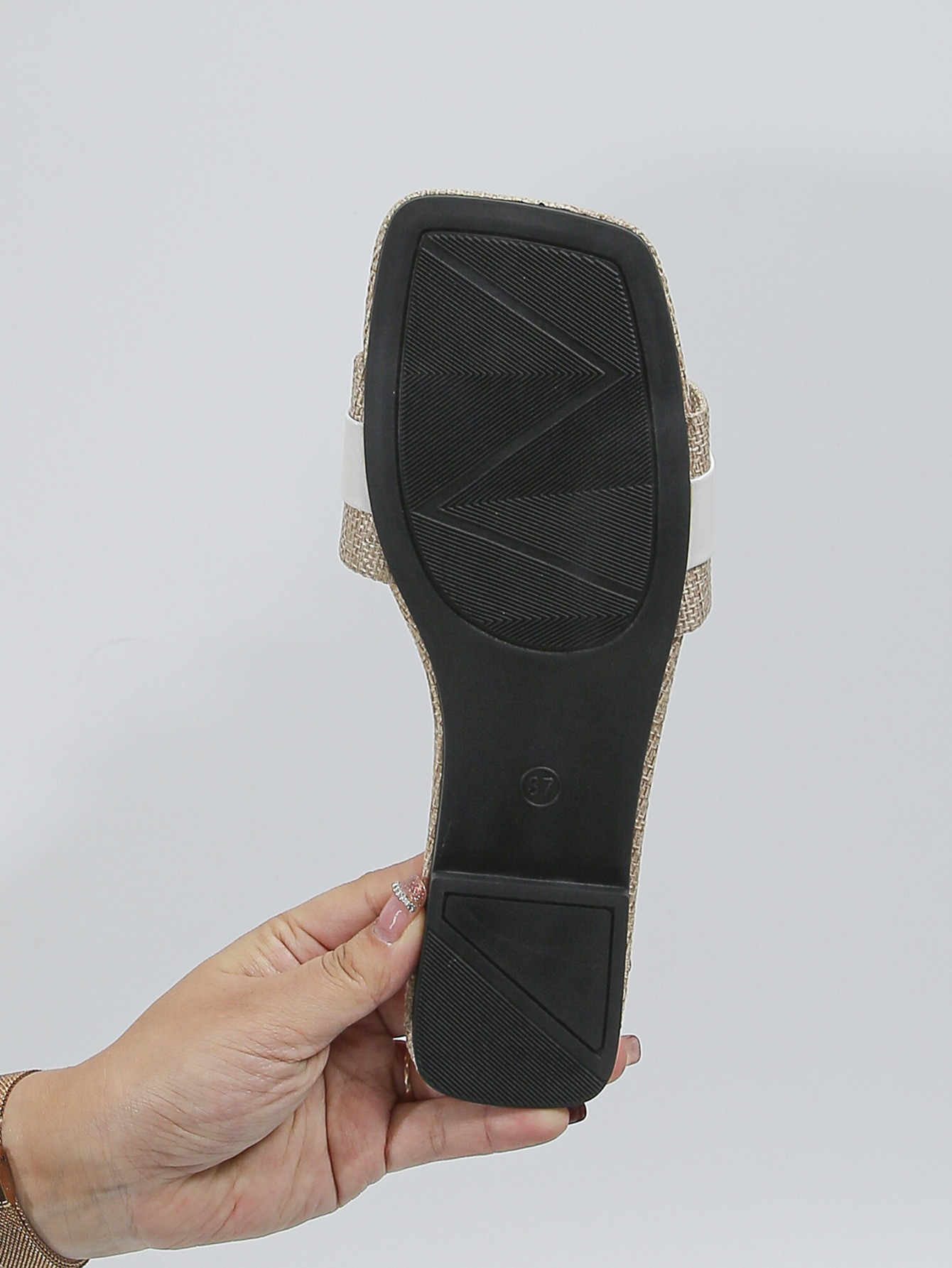 2024 nieuwe klassieke kleurenschema sandaal dames riemgesp grote casual strandslippers met platte bodem_voghion.com