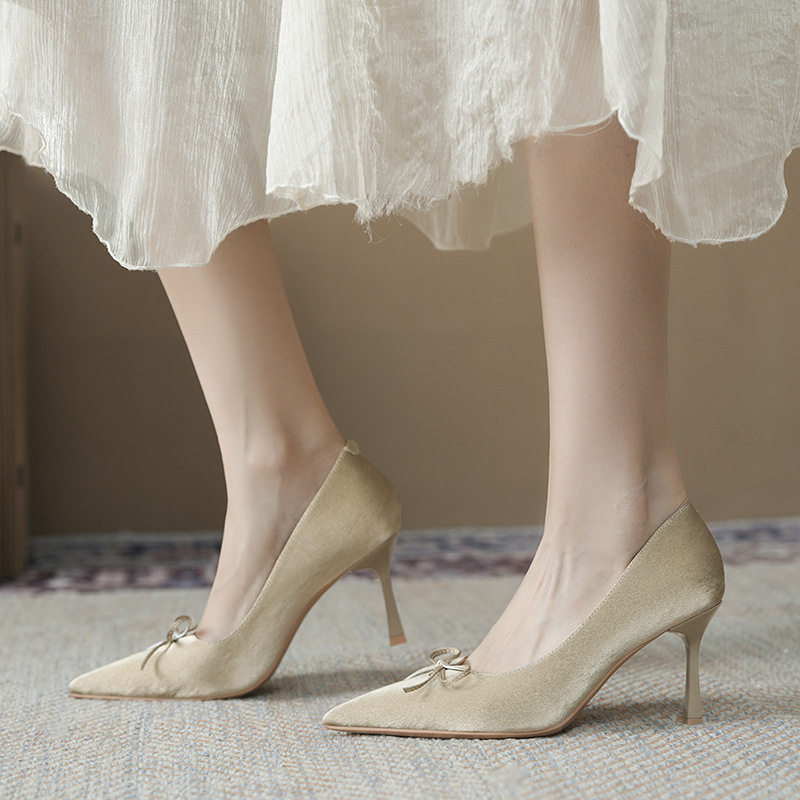 Giày cao gót nữ mũi nhọn gót mảnh 6–8 cm trang trí nơ thanh lịch, đi êm chân — Màu kaki, Màu nâu
