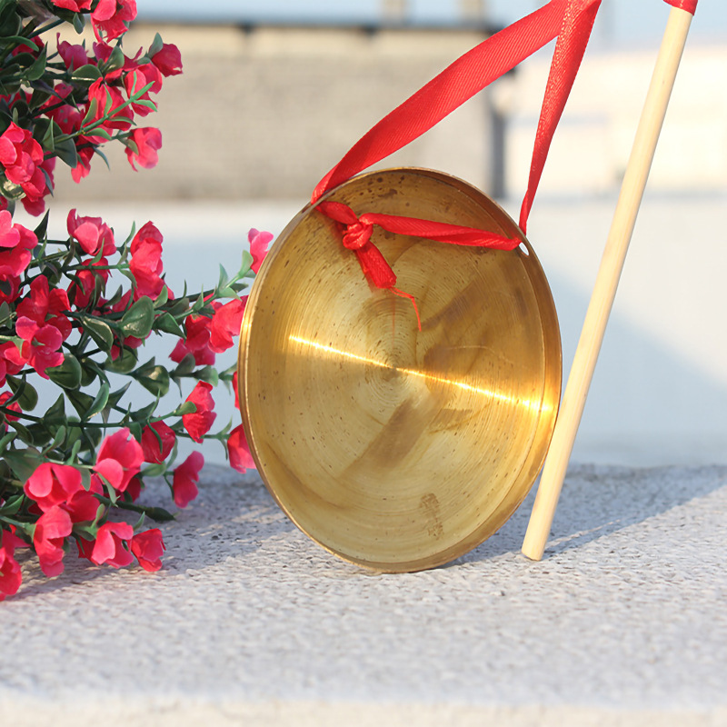 Venta al por mayor de tres oraciones-Media apoyos instrumento de percusión para niños música Gong de cobre educación temprana para niños instrumento de percusión de mano juguete