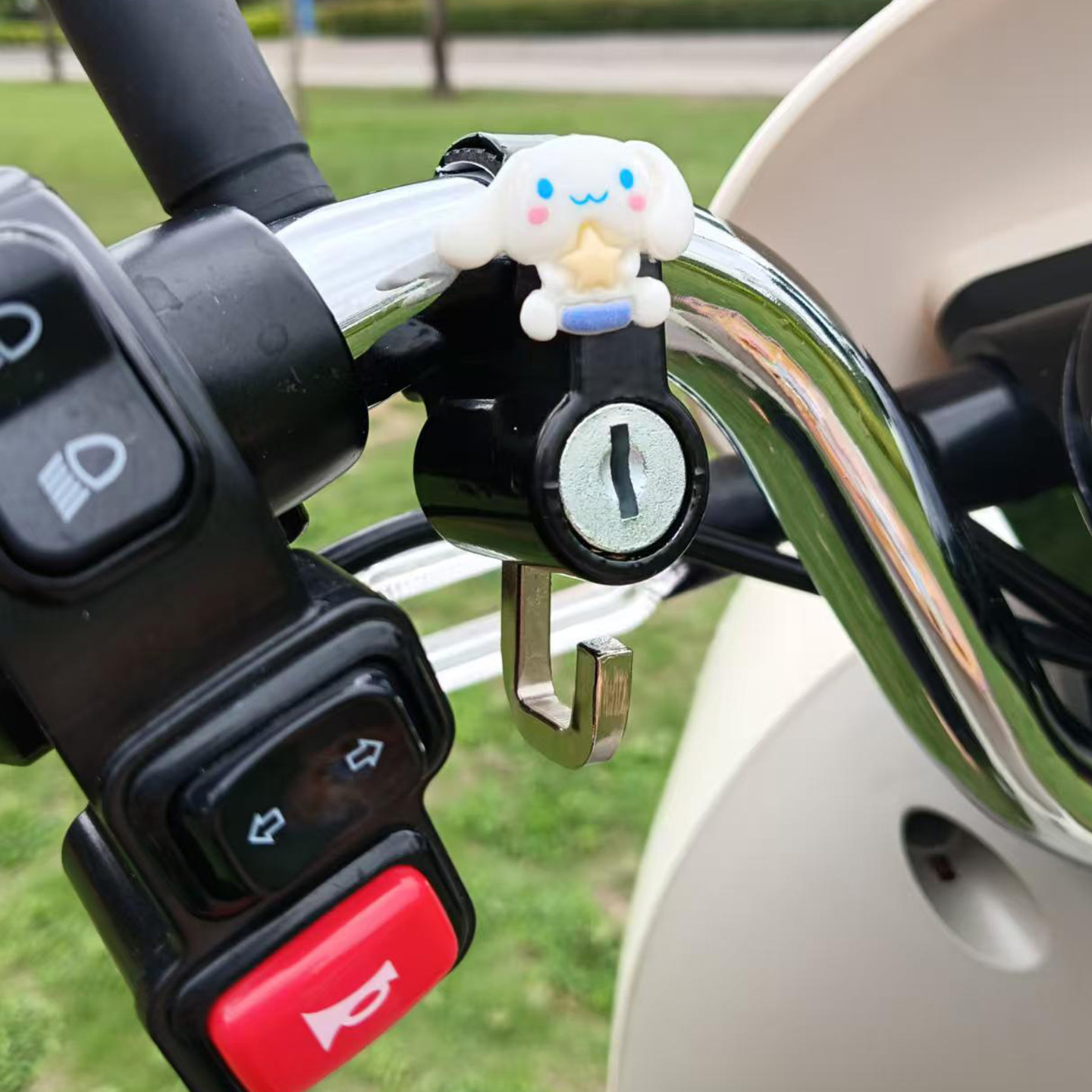 Cartoon Helmet Lock for Bicycles, Electric Vehicles, Motorcycles, Scooters, Mountain Bikes, Baby Strollers, Multifunctional Anti-Theft Lock Hook