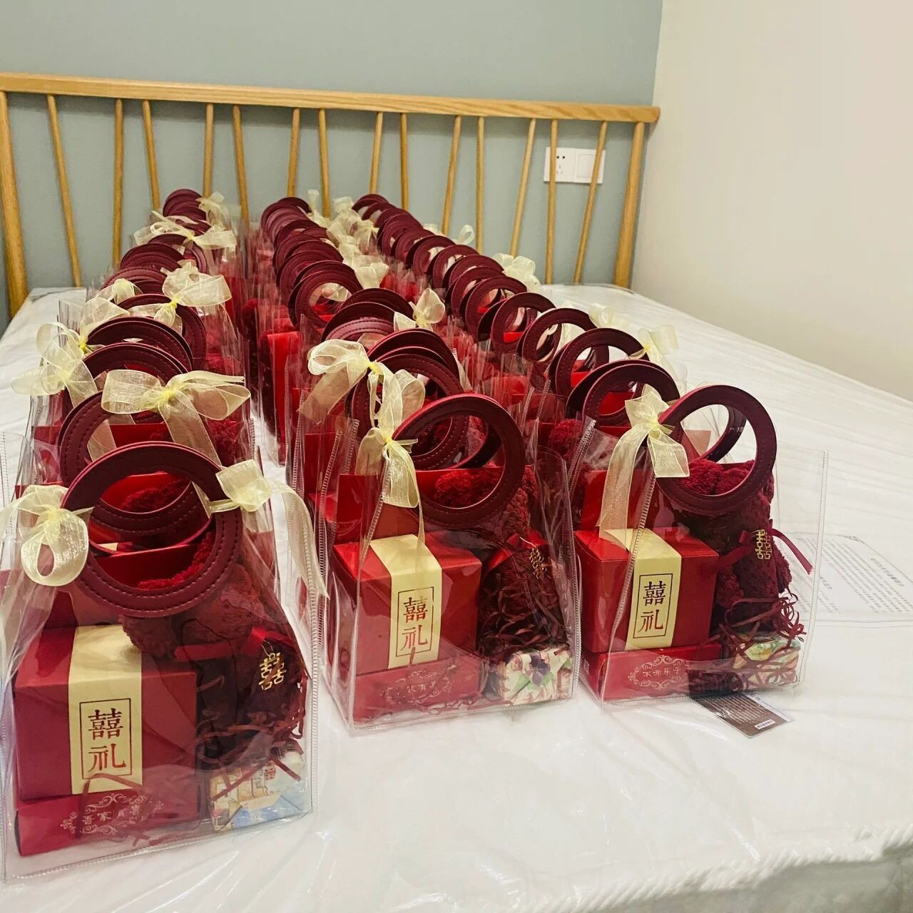 现货批PVC透明礼品袋镭射手提袋伴手礼袋皮革手提袋妇女节礼品袋