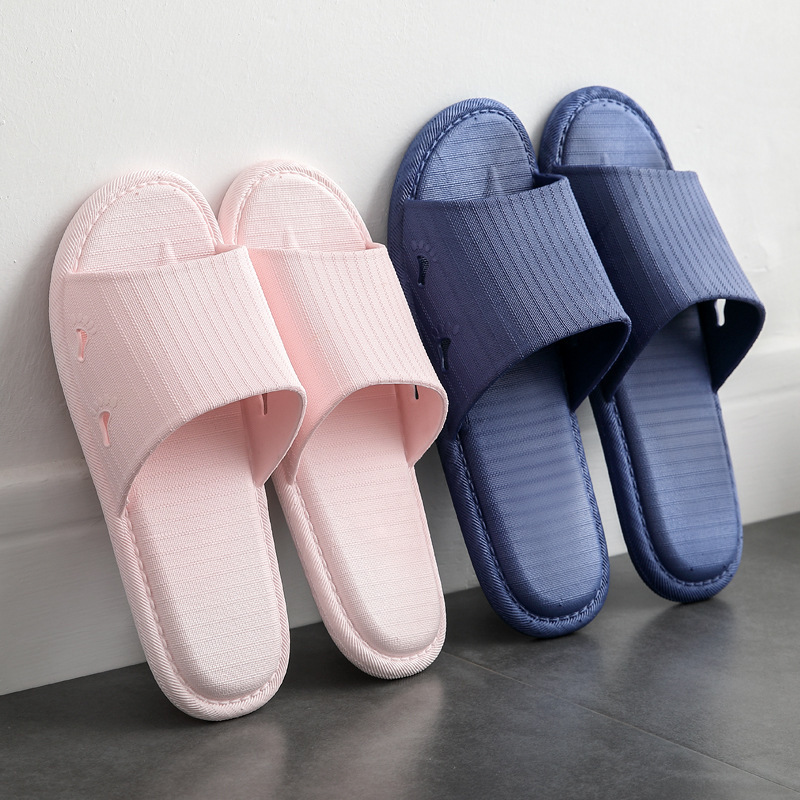 Men's Slippers with a Stepping-On-Feces Feel, Wholesale Summer Indoor Slippers for Home Use, Thick-Soled Slippers for Bathing, Non-Slip Bathroom Slippers