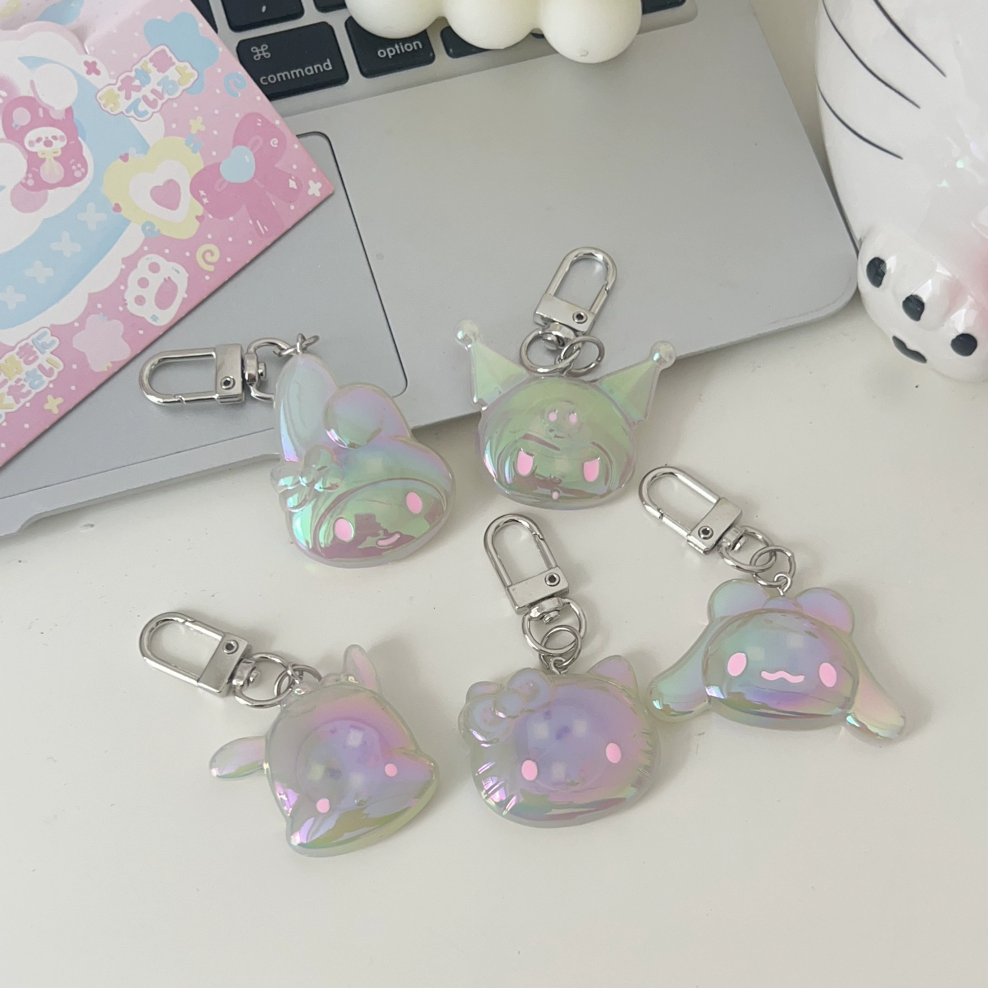 Брелок (Sanrio) мультяшный светящийся кулон, 6 × 4 × 1 см, подарок на день рождения