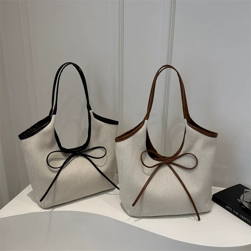 Capacious shoulder bag, one-shoulder bag with bow, western style