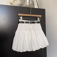 女性のための白いふわふわ花のつぼみショートスカート 2025 春夏の新しいスタイル西洋スタイル年齢を減らす小さなルーズカジュアルランタンスカート