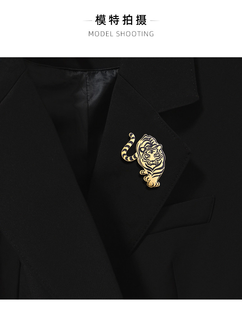Trendy Chinese-Style Bold Tiger Brooch, Vintage Enamel Fierce Tiger Badge, Versatile Suit Pin for Men and Women, Unique Accessory